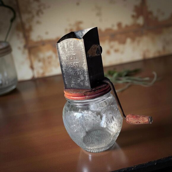Vintage Nut Meat Chopper Jar – Hand-Crank Tin Hopper on Hazel-Atlas Glass 1930s - Picture 7 of 9